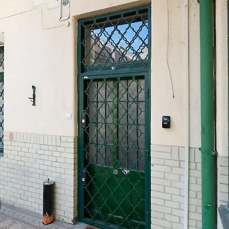 Vaci Street Premier